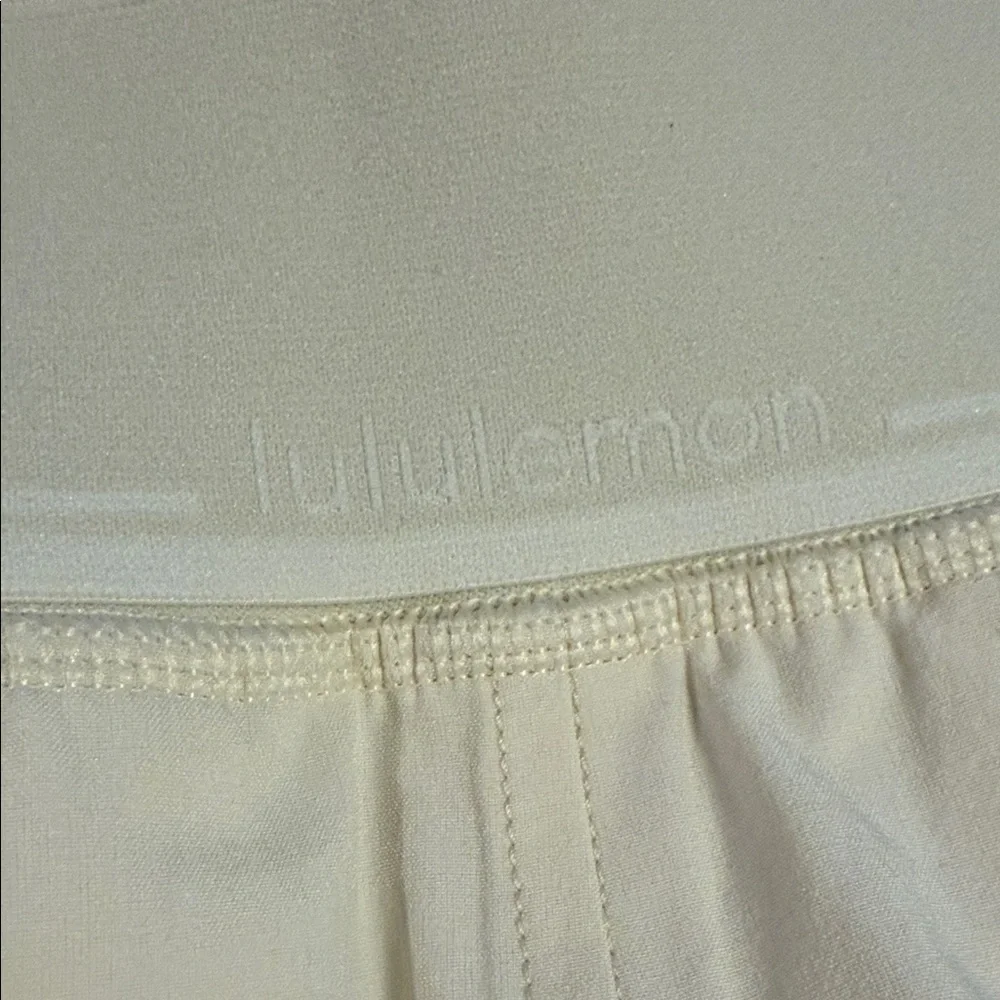 Lululemon Swift Relaxed Shorts 9” with zipper Pickets Cream - Picture 9 of 10